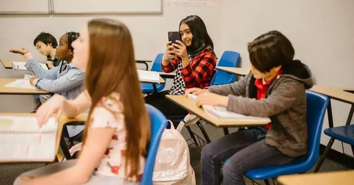 Encouraging children to report cybercrimes