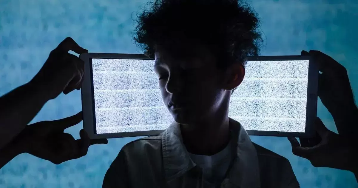 Impactos Psicológicos dos Fake Profiles em Jovens