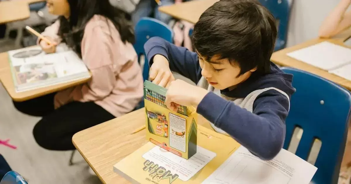 Integração de vídeos educativos no currículo escolar