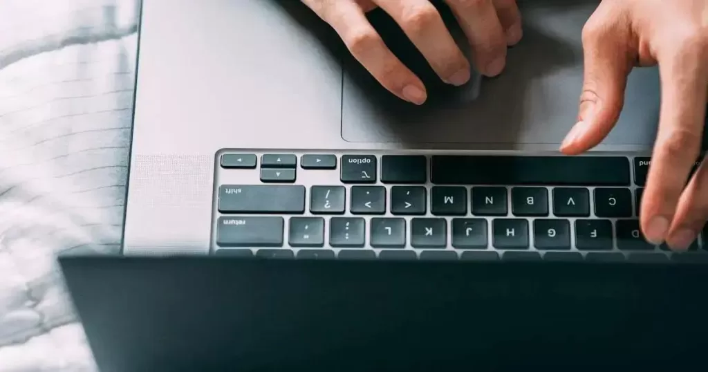 Prevenção de assédio online: Como proteger crianças dessa ameaça