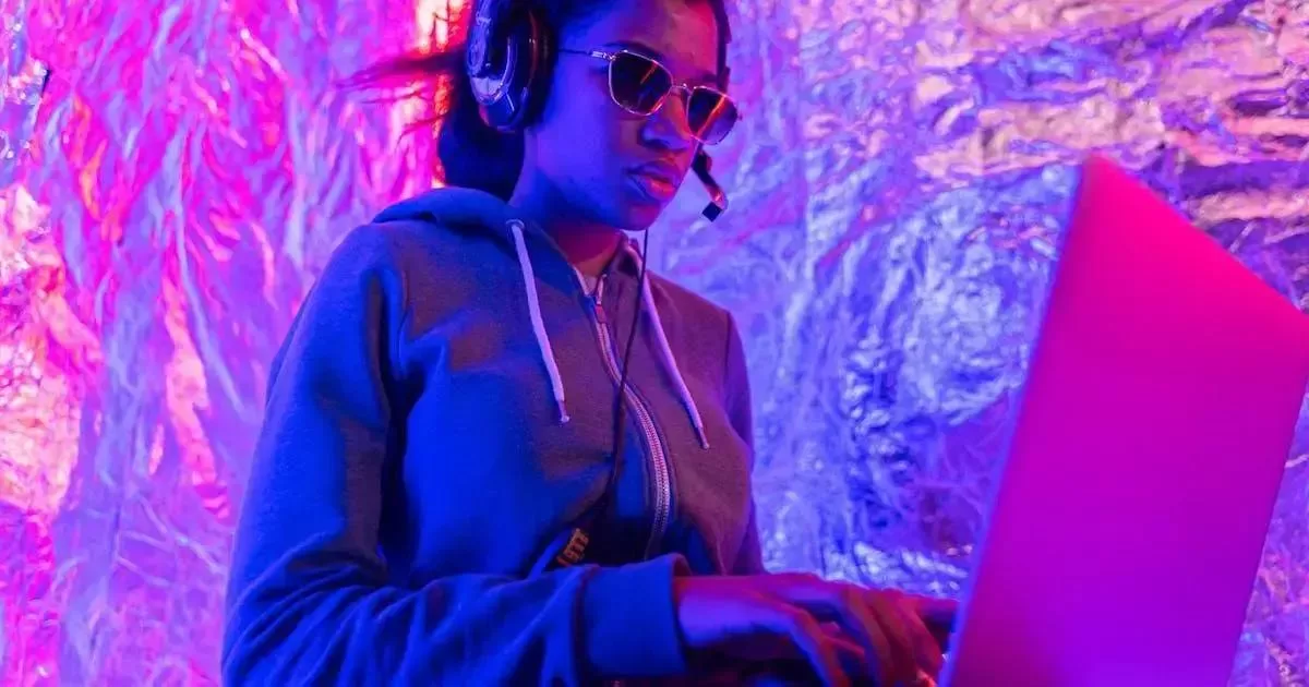 Hackers Famosos: O que Jovens Devem Saber sobre Casos Reais